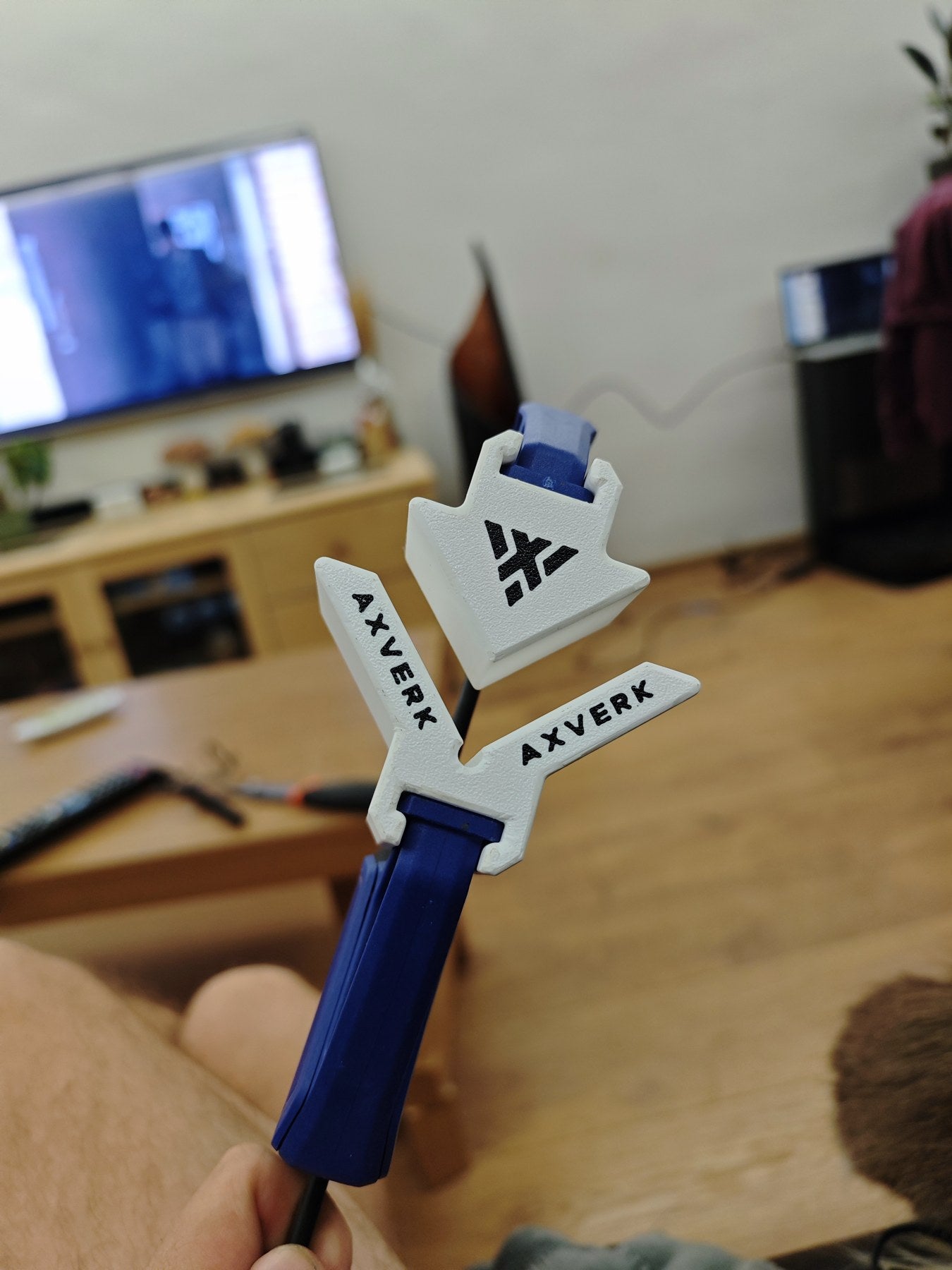 AXVERK right-angle jaws on a workshop bar clamp